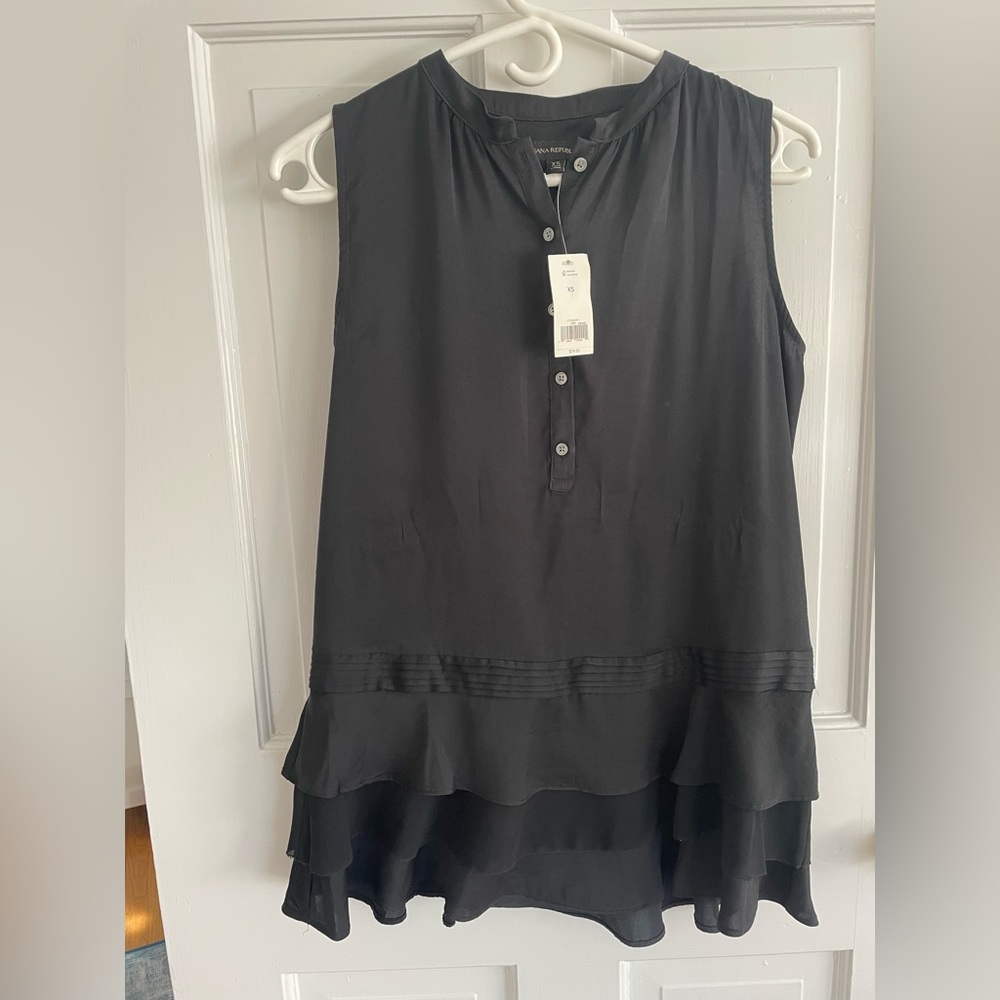 NWT banana republic tiered tunic/ blouse. So cute and versatile!